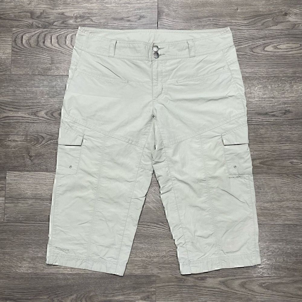 Columbia Titanium Cargo Capri Womens Size 8 Beige Pockets Hiking Fishing Outdoo